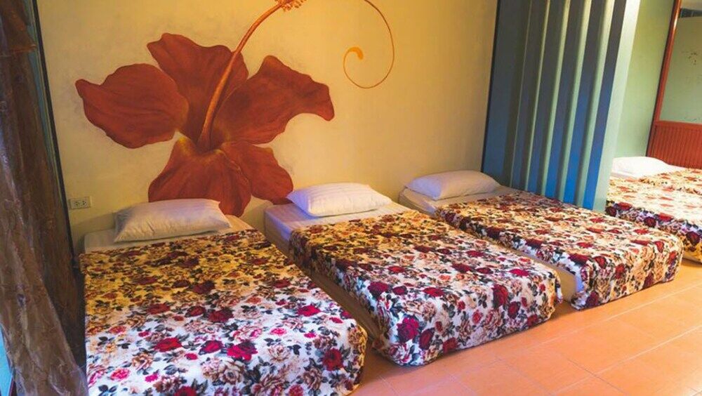 Bee Sleep Hostel Koh Chang Klong Prao Beach Exteriör bild